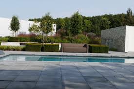Graue Betonplatten Am Pool Gartenhaus Betonplatten Architektur