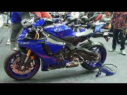The yzf r1m is a powered by 998cc bs6 engine mated to a 6 is speed. 2018 Yamaha Yzf R1 Blue Youtube