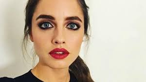 Regista, attori, sceneggiatori e tutto il cast tecnico. Matilde Gioli La Protagonista Di Doc Nelle Tue Mani Senza Veli Su Instagram
