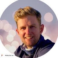 Jonathan Whiteley's Instagram, Twitter & Facebook