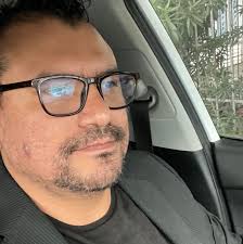 ⚡ ¡Es lunes de predicción con Carl's Jr.®! ⚡ Este 15 de septiembre, los  Chargers se enfrentan a los Raiders 🔥. 📢 Comenta tu marcador, síguenos y  comparte este post para participar