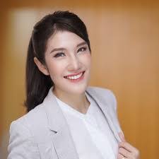 Venus Warner's Instagram, Twitter & Facebook