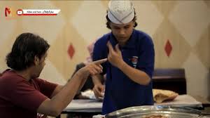 ارحموا من في الارض إهانة طالب جامعة يعمل نادل في مطعم L الصدمة Yemen الحلقة الثامنة L Youtube