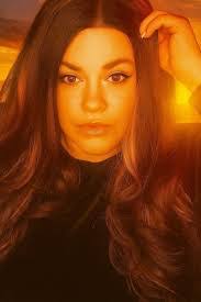 Nicole Heald's Instagram, Twitter & Facebook