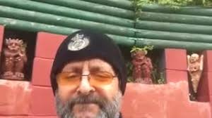 The Breakfast Club's JUDD NELSON gives COSTA RICA'S CALL CENTER an old  school Brat Pack greeting.