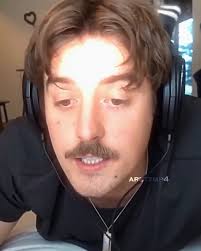 Denis Daily Physique Build