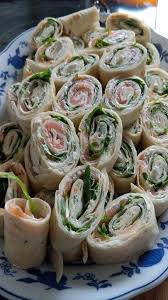 Kalte Lachsrollchen Mit Honig Senf Creme Rucola Und Dill Von Robinthehood Chefkoch Rezept Honig Senf Lachsrollchen Mit Frischkase Lachsrollchen