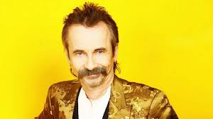 Kaikille lapsenmielisille ja mieletön essence kynsilakkavinkki!