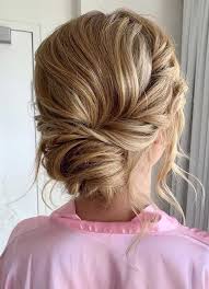 A perfect style to sport as wedding guest this hairstyle can be done on women having medium length. Hairstyles Wedding Guest Short Hair