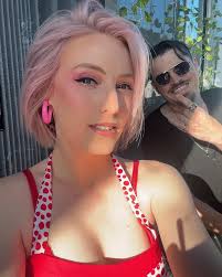 Abbie Louise Lill (@paintmeglitter) • Instagram photos and videos