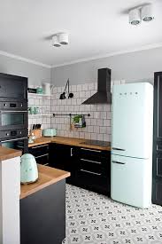 How To Breathe New Life Into Old Furniture Decoracao De Casa Retro Designs De Cozinha Casa Retro