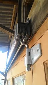 Pintu geser dua arah, untuk ukuran bukaan yang tidak terlalu lebar pintu geser dua arah merupakan alternative yang baik untuk pintu yang berhubungan dengan taman belakang. Jasa Pengadaan Pintu Besi Wina Dan Komponen Roda Dan Rel Pintu Geser Geraiwina