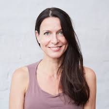 .veronika на польском — weronika на португальском — verónica, verônica на румынском — veronica на сербском — вероника на украинском — вероніка на французском. Veronika Freitag Jyoti Yoga Hamburg