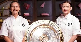 Final haftasına kalan barbaros, serhat ve emir'e somer şef masterchef final haftasında neler olacak tek tek açıkladı. Emelia Jackson Wins 2020 Masterchef Australia Grand Final Laura Sharrad Is Runner Up Huffpost Australia