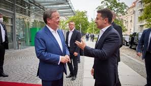 Steinmeier und laschet hatten in erftstadt, wo in den vergangenen tagen zahlreiche häuser und autos weggespült worden waren, mit helfern und feuerwehrleuten gesprochen. Zelensky Meets With Cdu S German Chancellor Candidate Laschet