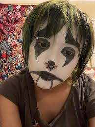 any juggalos/juggalettes here? read the entire post before commenting. im a  juggalo, but i hardly wear any face paint because the feeling of it makes  my skin crawl. just wanted to know