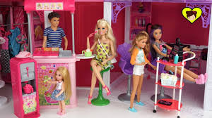 Pagina oficial de los juguetes de titi en youtube. Barbie Y Sus Hermanas Dia De Chicas En El Mall De Malibu Youtube
