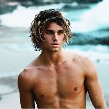 60 Awesome Wavy And Curly Hairstyles Find Your Look Surfer Hairstyles Surfer Hair Boy Hairstyles