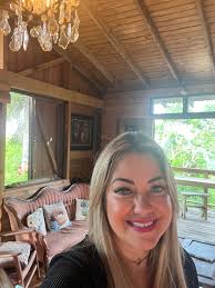 Ir a grabar un podcast con Fernand Reyes en los estudios de su finca y  encontrarte con grandes amigos muy queridos, Wisón y Leyda Torres de  Peregrinos y Extranjeros, priceless. Hacía mucho