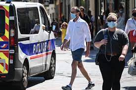 Le port du masque n'est plus systématiquement obligatoire en extérieur depuis jeudi 17 juin. Le Port Du Masque En Exterieur Va Pouvoir Etre Impose En France La Presse