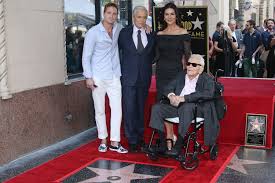 Mariés depuis 64 ans, kirk douglas et son épouse ont eu un véritable coup de foudre l'un. Exclusif Michael Douglas Sur Son Pere Kirk Mon Pere Me Manque Terriblement