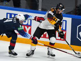 Links vor dem tor blockt kapitän mo müller einen der erste puck fällt um 14:15 uhr. Tf0f 6psewjghm