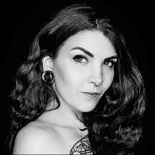 Stacey Macklin's Instagram, Twitter & Facebook