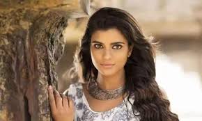 Aishwarya rajesh family photos with father, mother, brother & biography | tamil cine talk subscribe for more Aishwarya Rajesh To Star In A Remake Movie