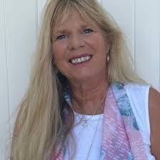 Julie Losee's Instagram, Twitter & Facebook