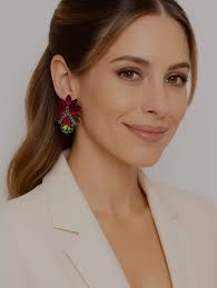 Amando mis aretes Tropical Perla ✨ ✨👗Son livianos y puedes usarlo para  darle el glow up que tus outfits necesitan . ¿Y tu? ¿Ya tienes tus aretes  Tropical Perla? No vuelvas a