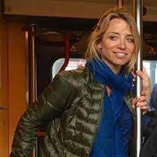Jun 22, 2021 · buscaba trabajo junto a su bebé y una foto viral le cambió su vida la imagen de un padre con su hijo en brazos, mostrando su currículum en la puerta de una sucursal bancaria de palermo, provocó un contagio social de ayuda que convocó desde particulares, fundaciones y hasta a la dirigente victoria tolosa paz Consuelo Tolosa Paz Consuelotolosap Perfil Pinterest