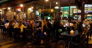 Casa com drinks criativos e petiscos deliciosos e surpreendentes. Bares No Itaim Bibi