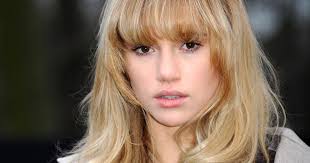 Suki Waterhouse '60s It Girl Hair
