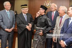 What does angkat sumpah mean in english? Datuk Mohamad Alamin Selesai Angkat Sumpah Ahli Parlimen Kimanis Yang Baharu