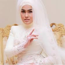 Elfira loy kini sibuk menguruskan majlis perkahwinannya yang dijangka berlangsung pada 1 januari 2019. Tanpa Pelamin Majlis Resepsi Elfira Loy Tetap Meriah Sensasi Selebriti