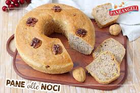 Utilizzando solo pochi ingredienti e in poco tempo potrete gustare una pagnotta dalla crosta fragrante e l'impasto sopra descritto è un impasto base all'olio, quindi potete anche divertirvi ad aggiungere olive, noci o pomodori secchi tritati ai vostri panini. Pane Alle Noci 8211 Ricetta Facile Pane Alle Noci Ricette Ricette Facili
