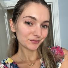 Danielle Berube's Instagram, Twitter & Facebook