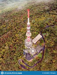 Vanwege hun relatief kleine omvang en gemiddelde hoogte waren de heuvels van mecsek altijd politiek en economisch verbonden met de. Fernsehturm In Der Stadt Pecs Mecsek Hugel Ungarn Stockfoto Bild Von Buddhistisch Infrastruktur 165238884