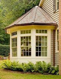 The configuration of bay windows can present challenges when cutting and installing trim across the upper edges of the window. Pin By Andrea Felice On Home Exteriors Bay Window Exterior House Exterior Window Exterior