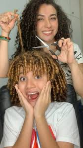 🦁 Tengo a Dios, mis padres y a ustedes en mi vida ✨ Gracias por sus  mensajes de cumpleaños 🫶🏻 los quiero 🙏🏻🤍 feliz jueves 🙌🏻