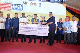 Kini kami boleh mendedahkan bagaimana ketua menteri itu mempastikan supaya anaknya, mahmud abu bekir taib, berjaya mendapat kontrak membina aspek utama kegiatan perniagaan keluarga mereka adalah syarikat sarawak cable bhd milik abu bekir yang memegang saham terbesar dalam. Galeri Foto Album Majlis Perasmian Fiesta Nbos Oleh Ketua Menteri Sarawak Di Dewan Suarah Sarikei Pada 14 April 2018 Image Majlis Perasmian Fiesta Nbos Oleh Ketua Menteri Sarawak Di