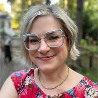 Julie Davi's Instagram, Twitter & Facebook