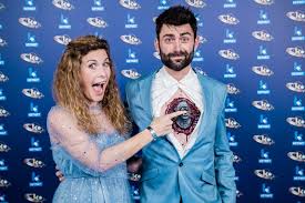 Vechter (uit liefde voor muziek) (2020) by regi and camille (camille dhont). In Beeld Bv S Poseren Op De Blauwe Loper Van Het Gala Van De Gouden K S Showbizz Hln Be