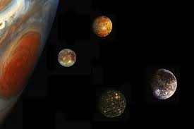Jupiter mit seinem mond io im vordergrund. Asteroidenregen Brachte Bausteine Des Lebens Auf Die Jupitermonde