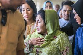Tapi di mana rosmah mansor?? Lelaki Bersenjata Iringi Saksi Serah 2 Beg Kepada Rizal Mansor Malaysian Update Berita Terkini Untuk Anda