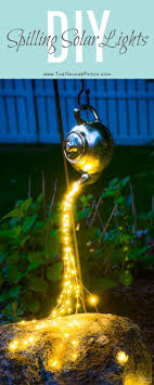 Diy Spilling Solar Lights Teapot Lights Easy Budget Friendly And One Of A Kind Diy Backyard Ornament Art Des Jardins Projets De Jardins Decoration Jardin