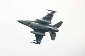The main gear door is simple and has no bulge as note: Pilot Dies In Michigan F 16 Fighter Jet Crash Military Com