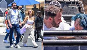 Lopez and affleck first met in 2002, while filming for their movie gigli and by november they were engaged, according to in touch weekly. Jennifer Lopez Ben Affleck Take Time Off At Universal Studios With Kids