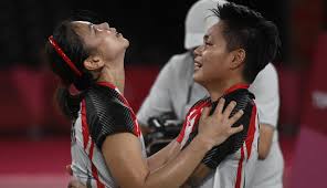 Ganda putri indonesia, greysia polii dan apriyani rahayu merebut medali emas olimpiade. Ud3zkmg Tjemum