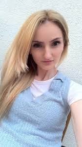 Leanna Wolff's Instagram, Twitter & Facebook